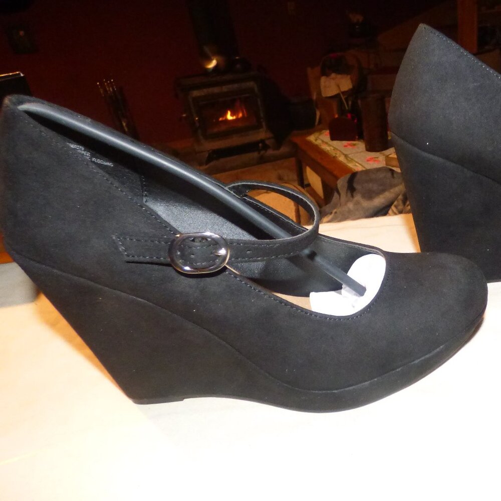 TORRID GOTH VAMPIRE WEDDING BLACK PARTY FAUX SUEDE MARY JANE WEDGE (WW) 8.5 PLUS